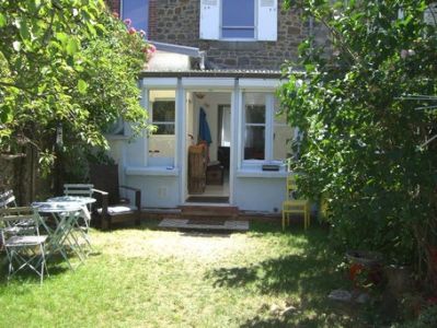 Maison de ville avec agr�able jardin clos