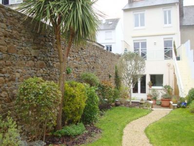 Maison r�nov�e avec jardin et garage