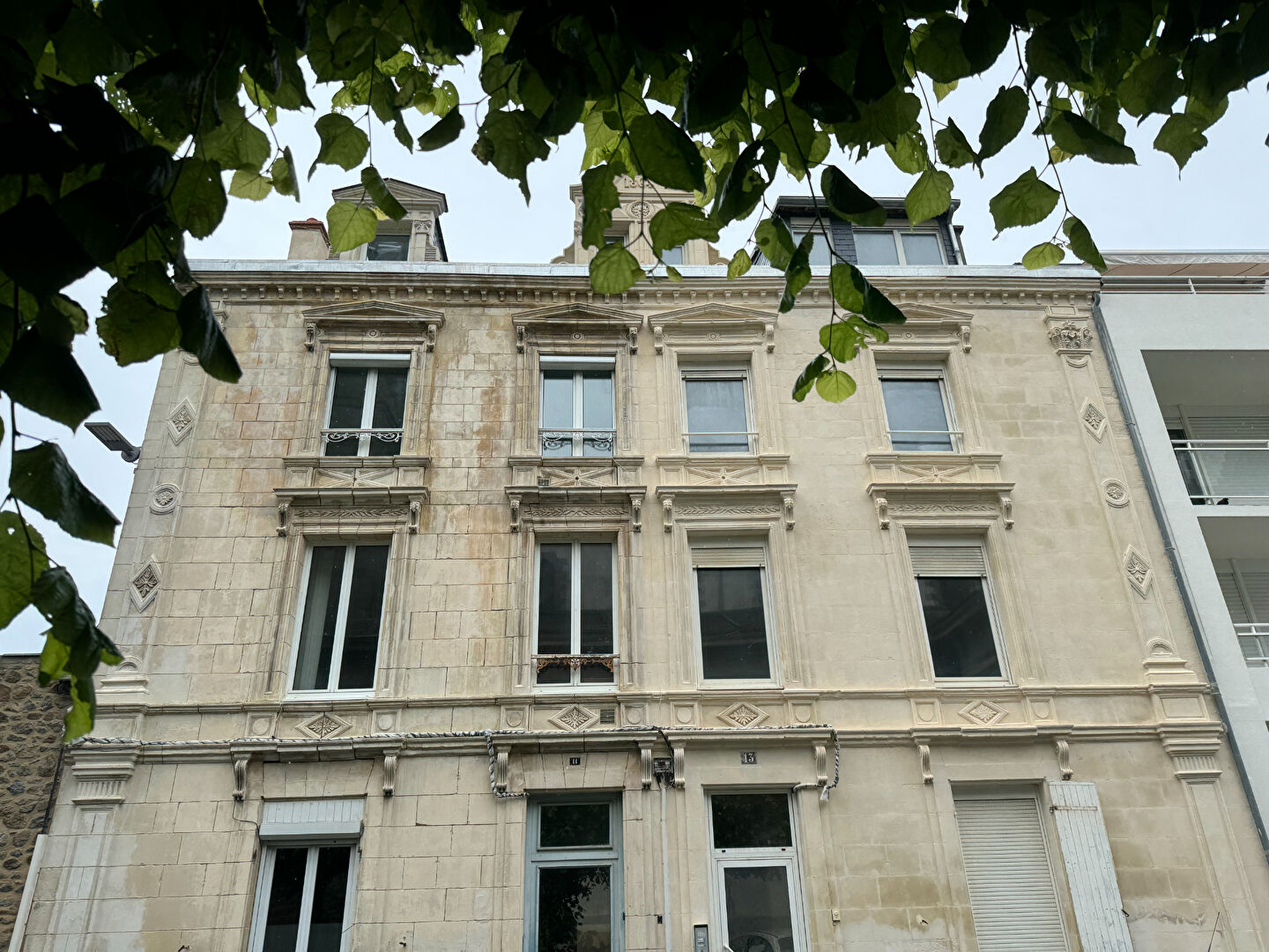 Local professionnel de 121m2