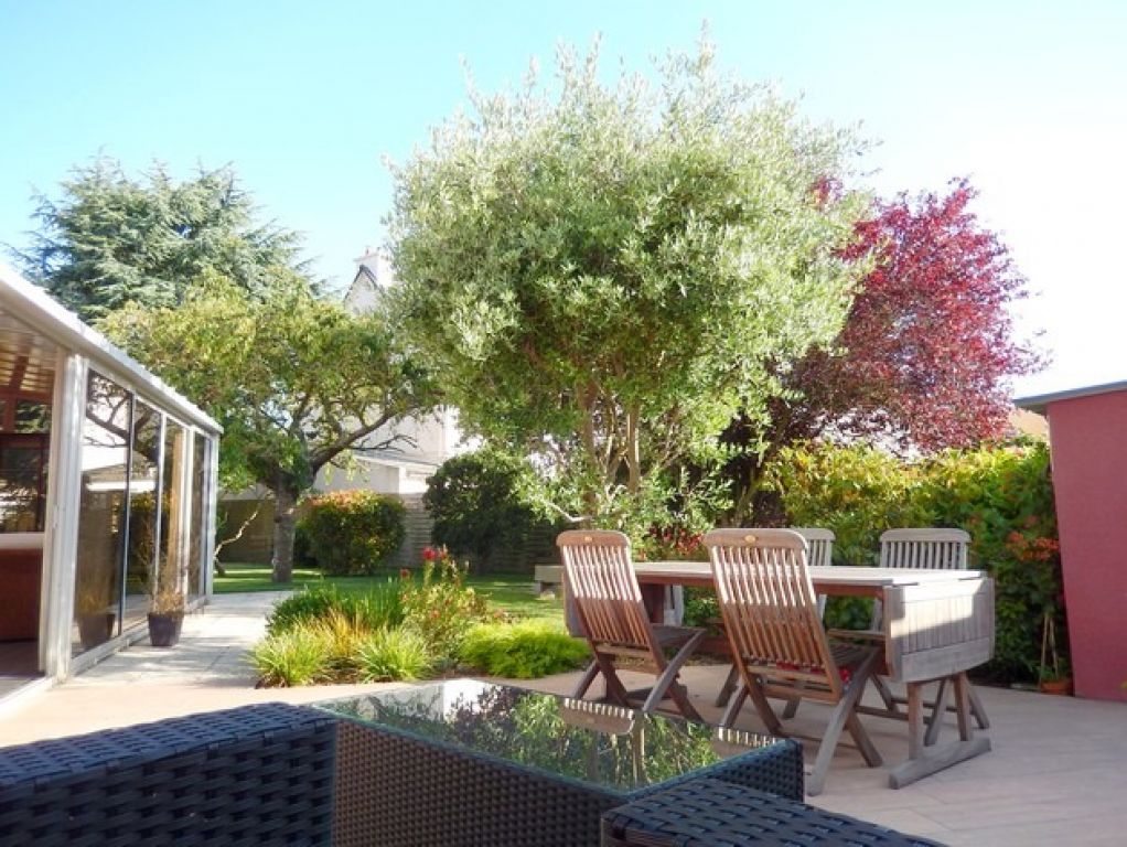 Maison r�nov�e (201m2), terrain 817m2