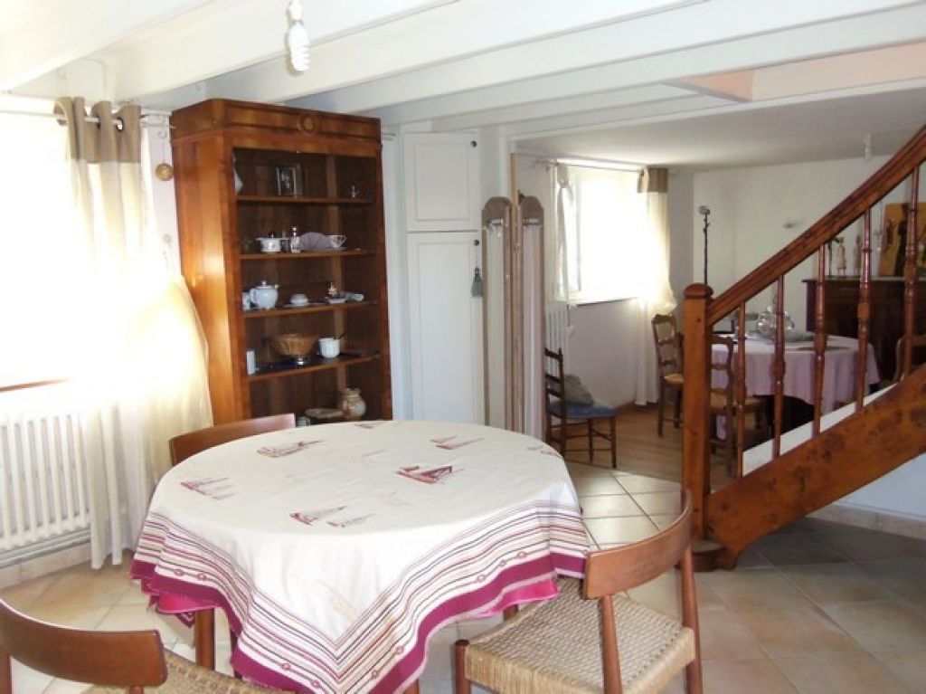 Maison de 1927 sur 330 m� de jardin