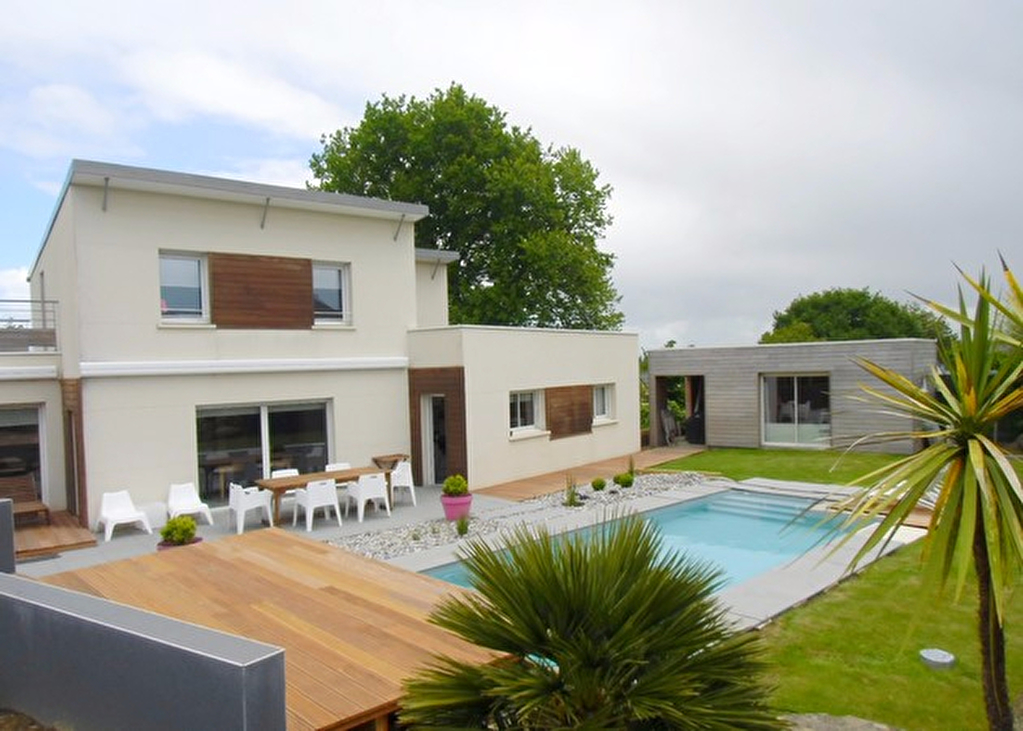 Contemporaine, terrain 1063m2, piscine