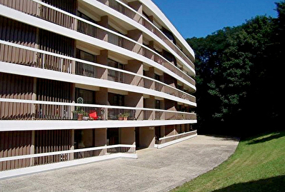 T4 avec 2 balcons, cave, parking, garage