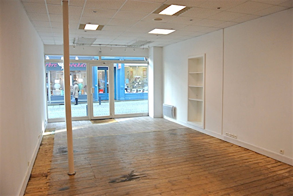 M�rs commerciaux de 75m2 avec reserve