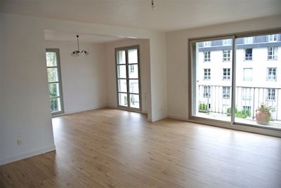 T4 avec terrasse, cave et garage