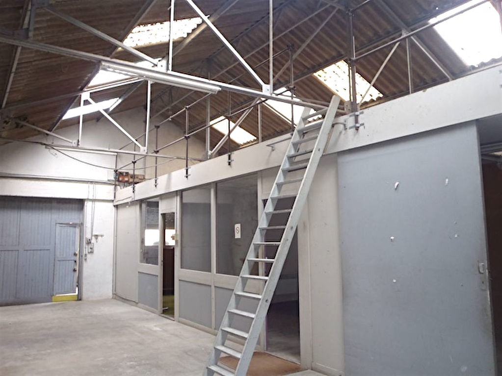 Hangar � am�nager, plein centre