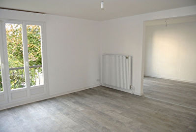 Beau T4 de 77 m� avec balcon et cave