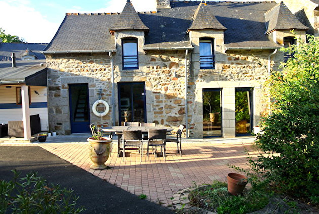 Corps de ferme r�nov� sur 853m2