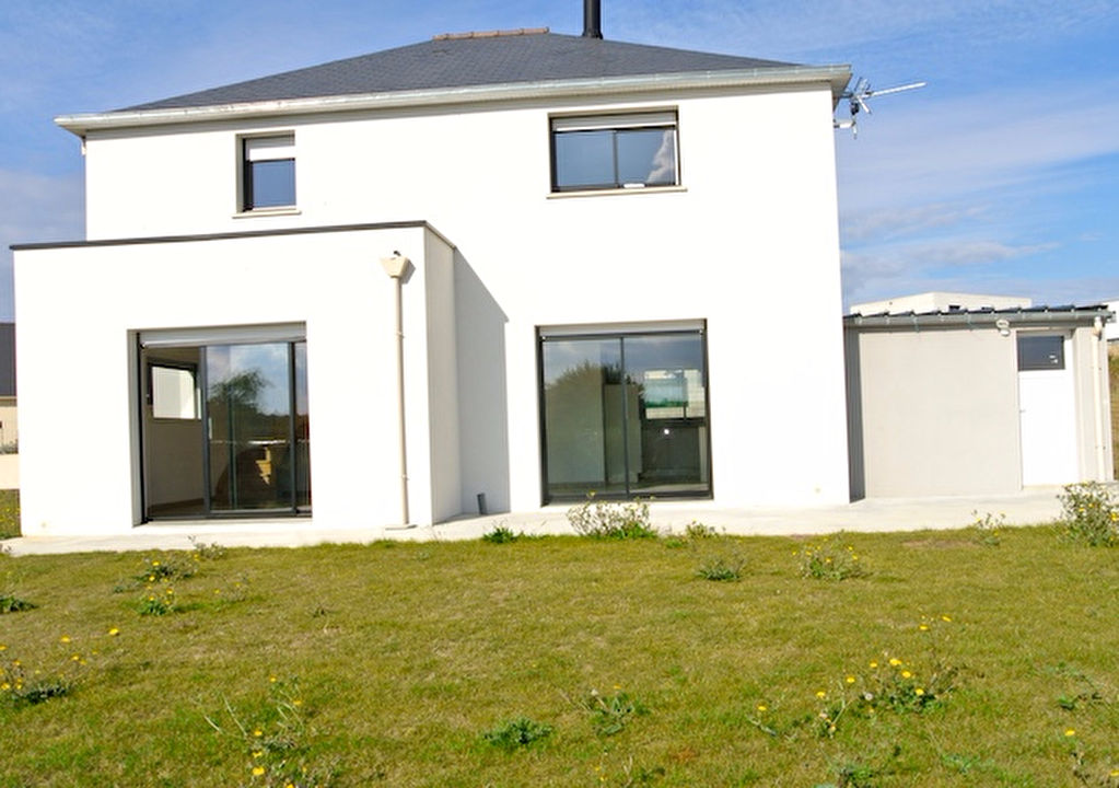 Contemporaine de 2013, terrain 700m2