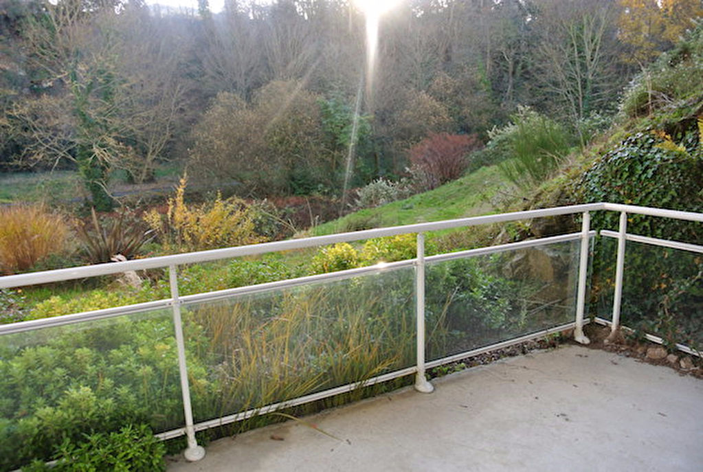 T3 avec terrasse, parking et garage
