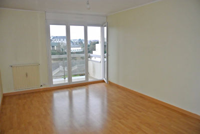 T2 avec balcon, cave et garage