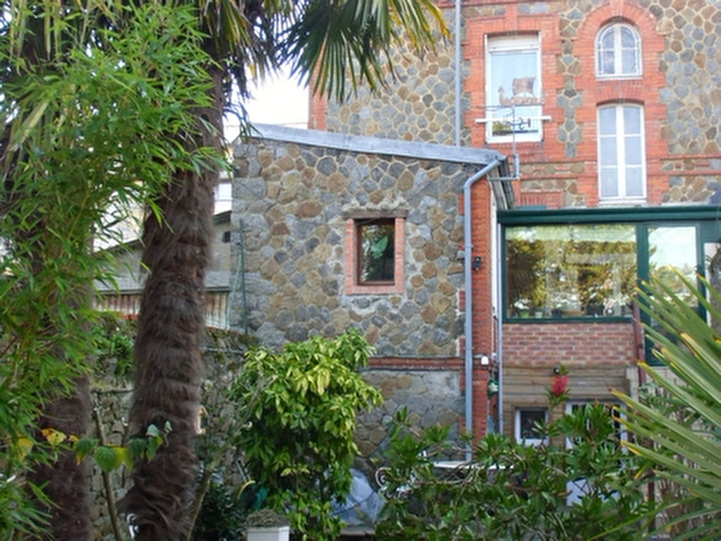 Maison de ville avec jardin et garage