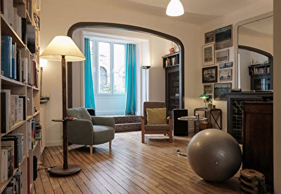 Maison de ville r�nov�e, jardinet, garage