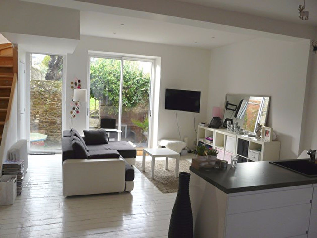 Maison de ville avec beau jardin S/O