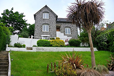 Maison de ville r�nov�e sur terrain 616m2