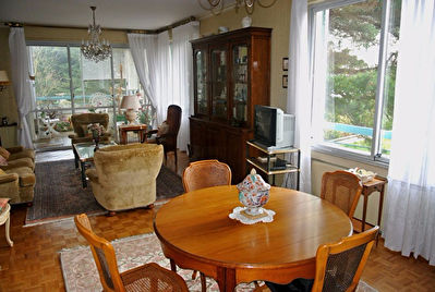 T4 avec v�randa, loggia, cave et garage