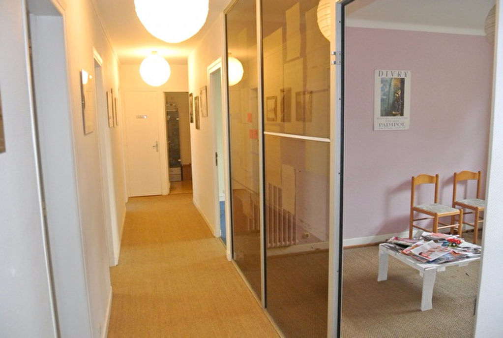 Local professionnel 99m2, 500m centre