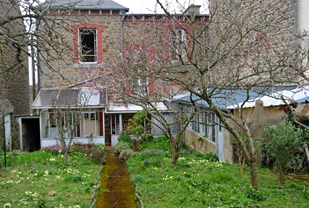 Maison de ville avec jardin et garage