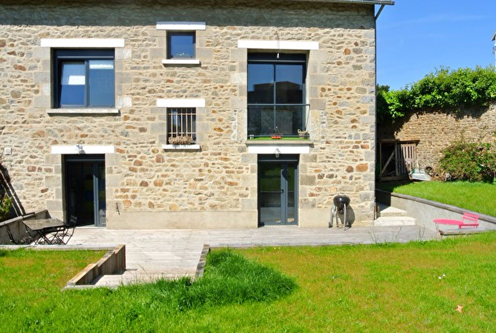 Maison de ville avec jardin et garage