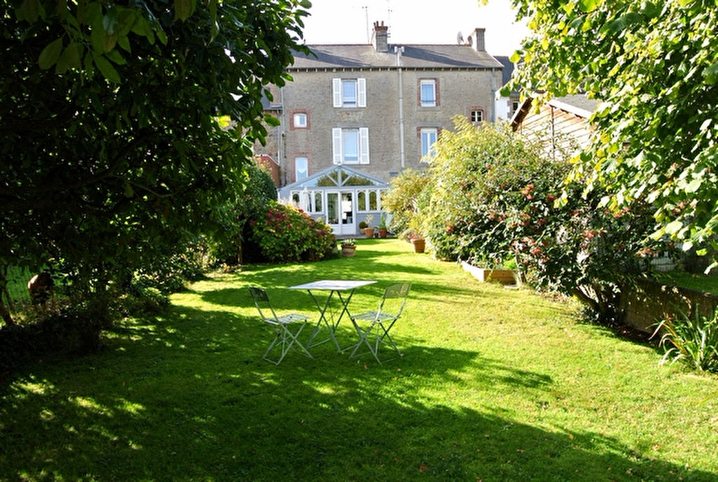 Maison de ville avec jardin, garage