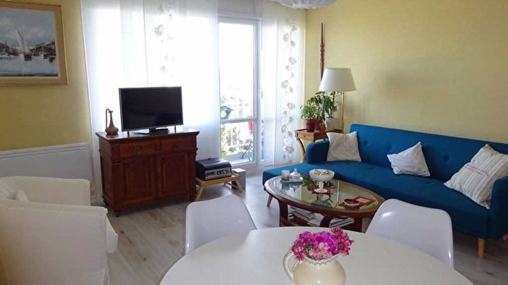 T4 de 73 m� avec balcon , vue d�gag�e