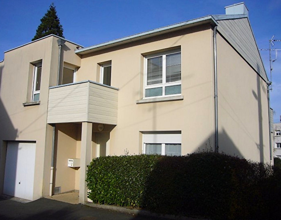 Maison de 2005 avec jardin et garage