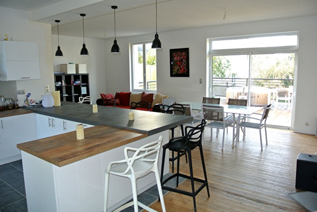 Maison r�nov�e sur 373m2 de terrain