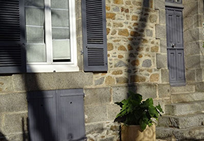 Maison de ville jardin et parking