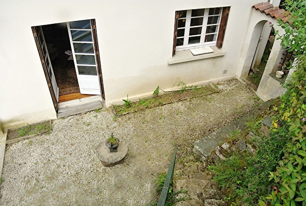 Maison de 1956, jardin et garage