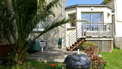 Maison de ville avec jardin clos