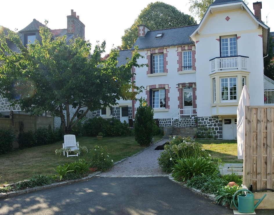 Belle maison de ville, jardin, garage