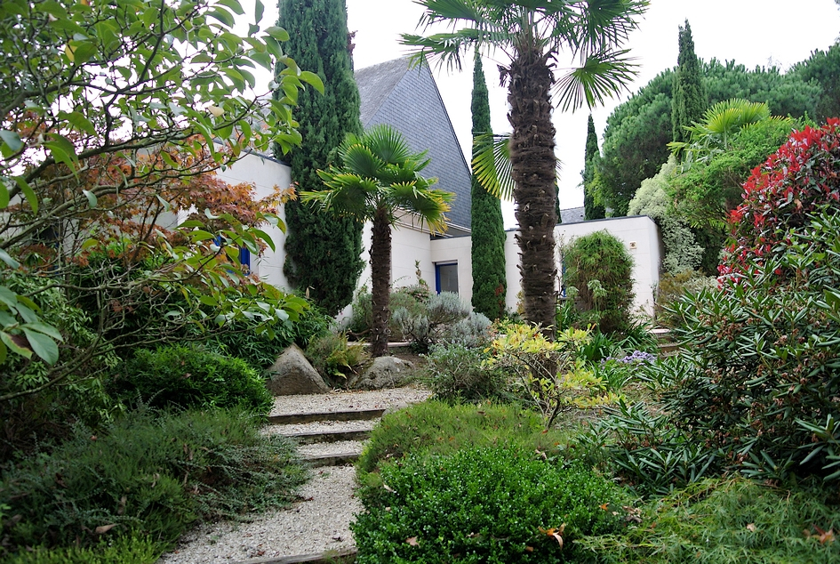 Maison d'architecte avec parc arbor�