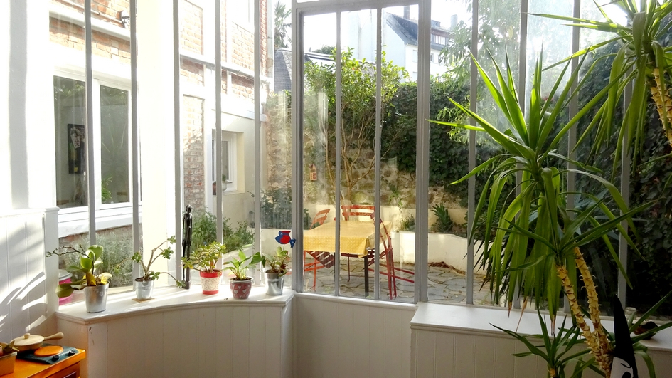 Grande maison de ville , terrasse S/O