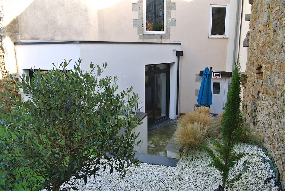 Maison de ville r�nov�e avec jardin clos