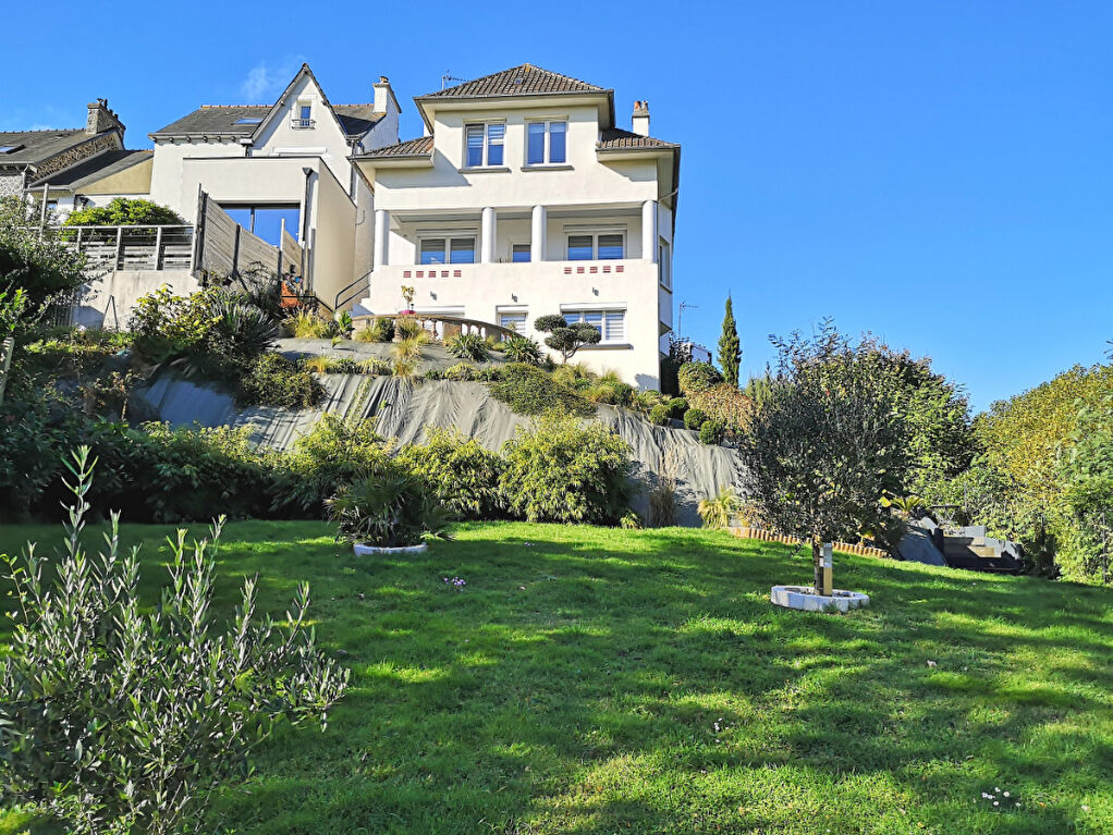 Maison de ville, jardin, garage