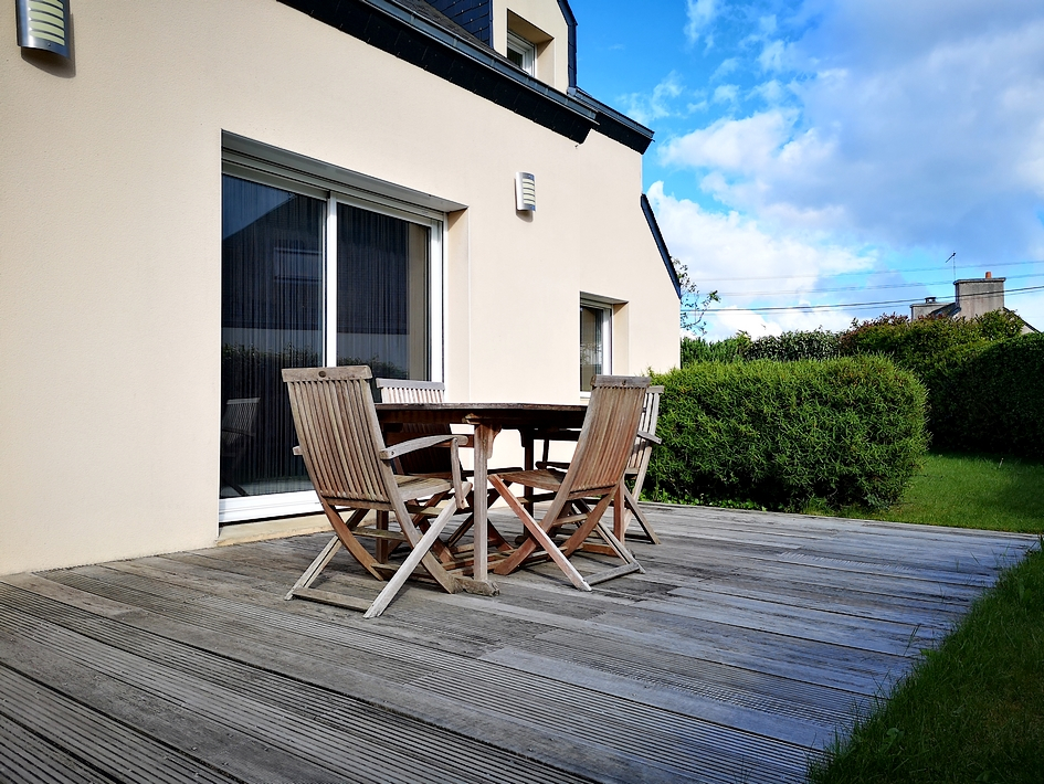 Contemporaine de 2001, 596m2 de terrain