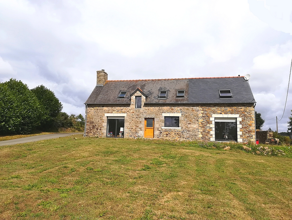 LONGERE sur 5700m� de terrain