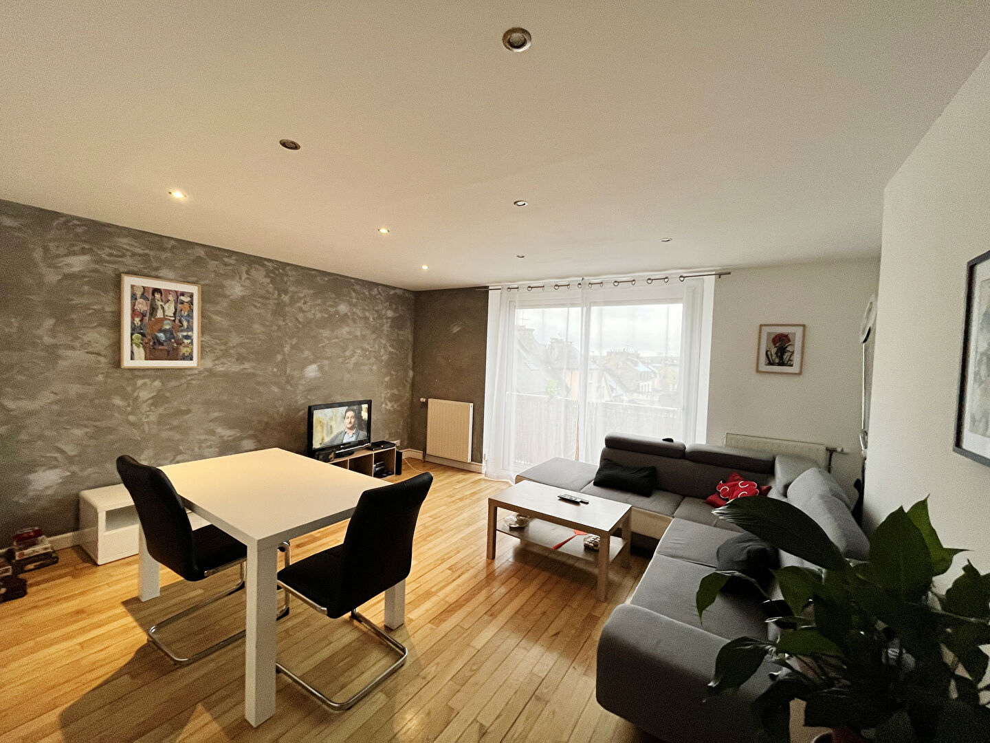 T4 avec balcons, garage, cave et grenier