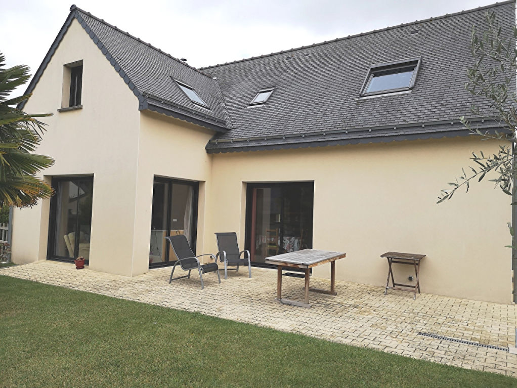 Maison de 2007 avec jardin et garage