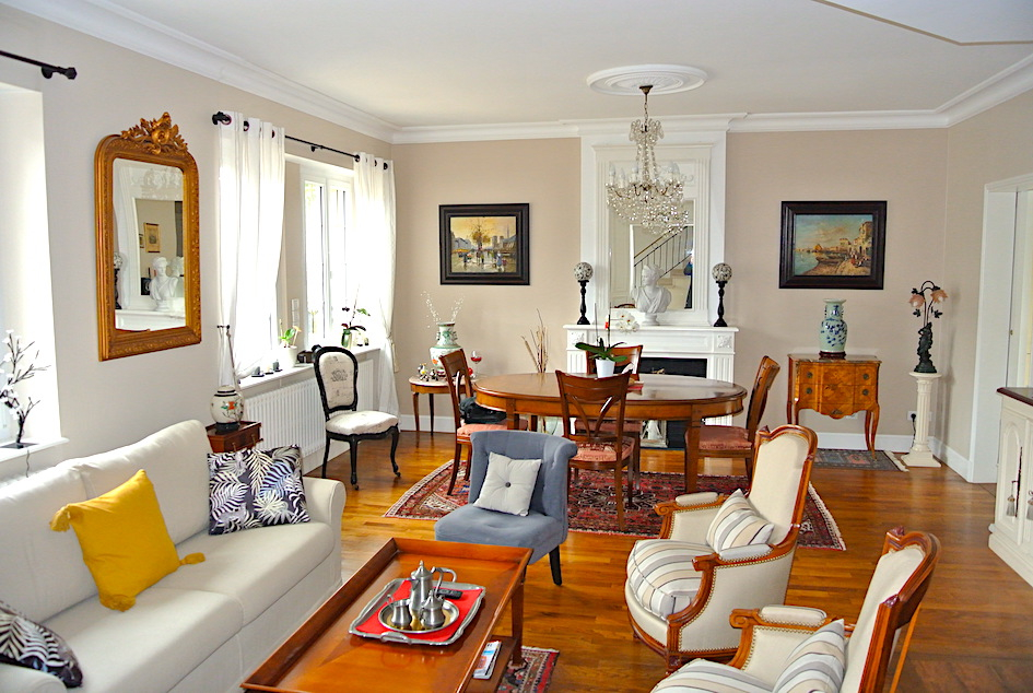 Maison de ville avec jardin et garages