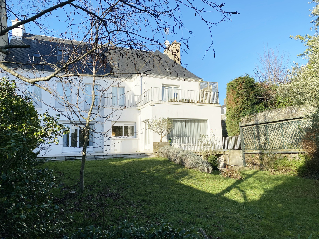 Belle demeure de 1986, terrain 635m2