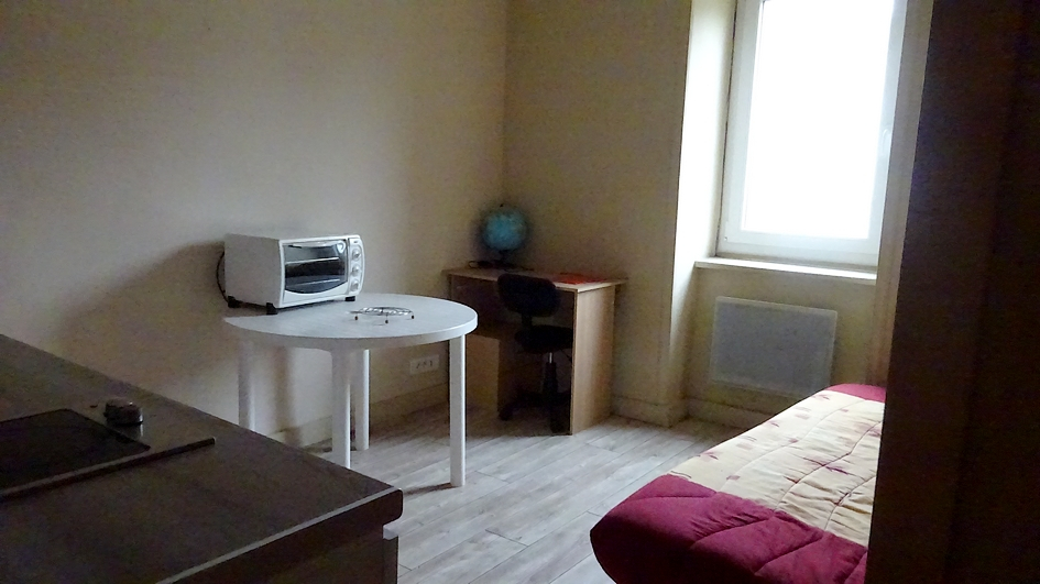 Studio  au 2�me �tage, centre ville