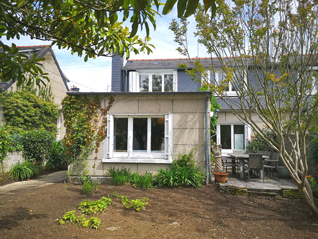 Maison des ann�es 50, jardin et garage