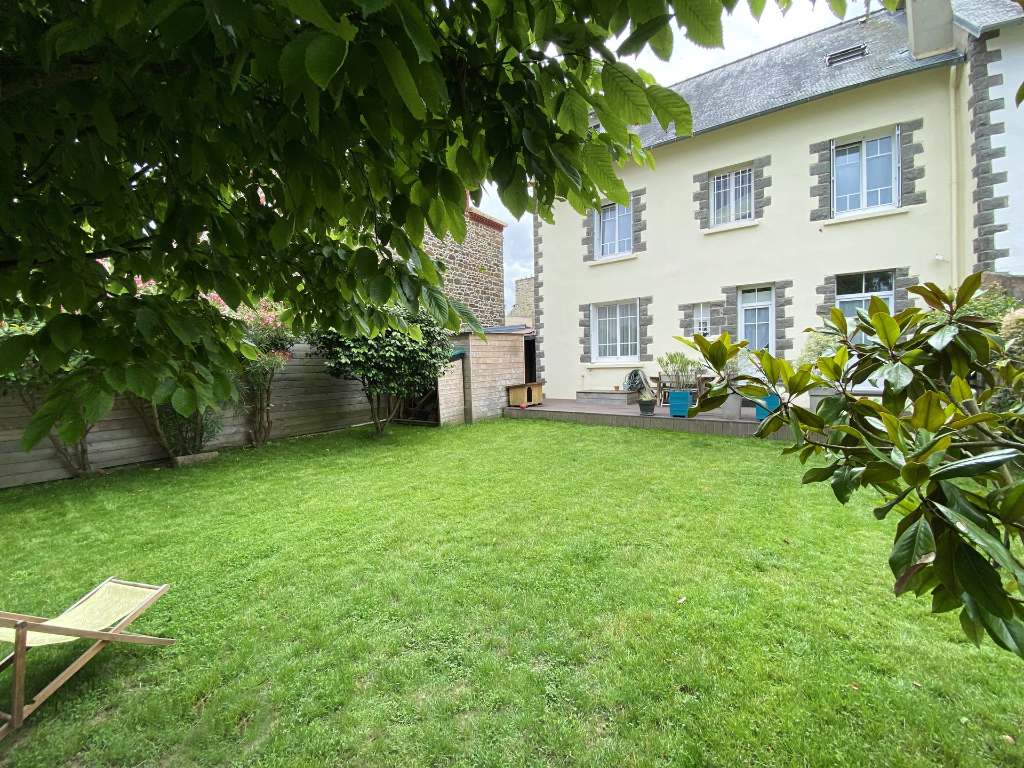Maison de ville, jardin et garage