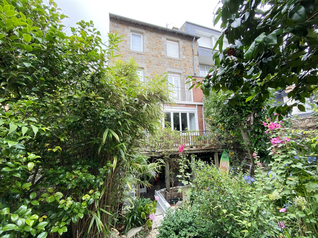 belle maison de ville avec jardin et garage