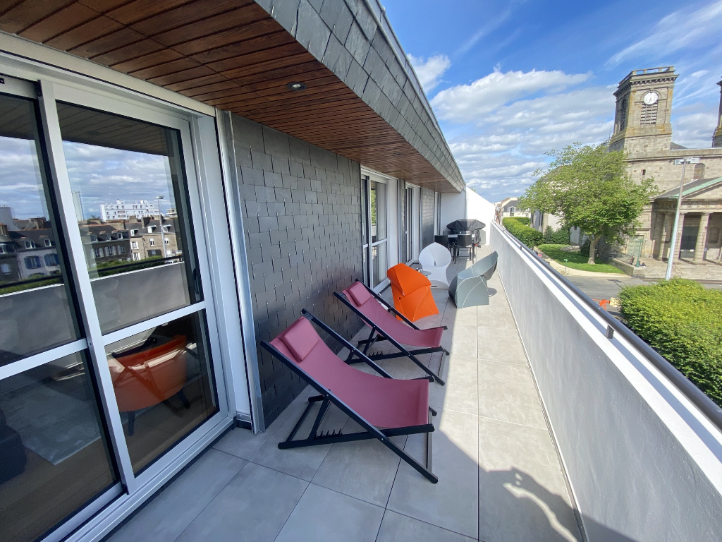 Superbe duplex, terrasse et garages