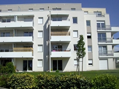 T2 au dernier �tage, terrasse et parking