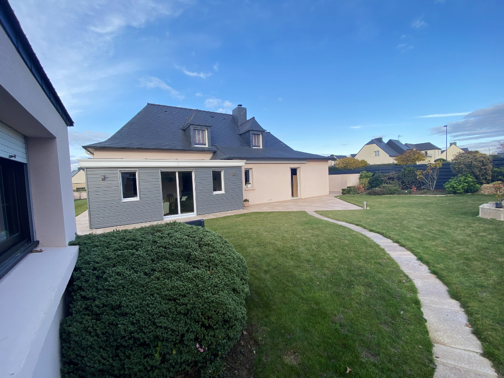 Contemporaine de 2008, terrain 854m2