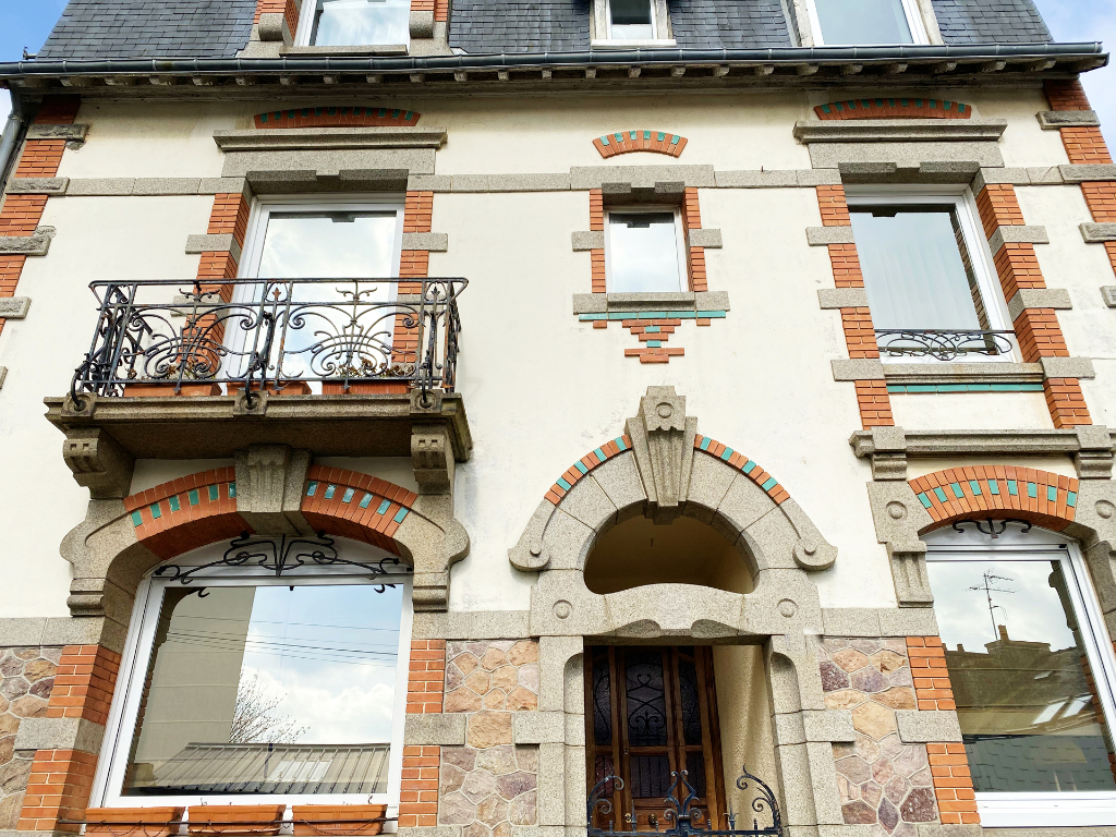 Demeure de ville, jardin, garage