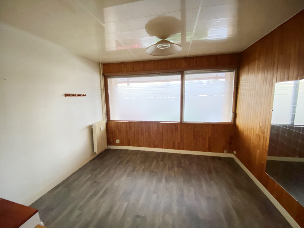 Local professionnel de 90m2 avec cave